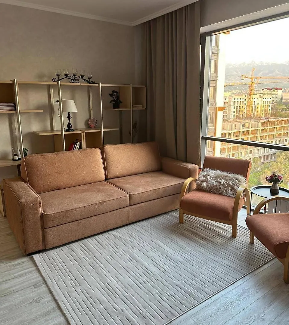 Convenient Location, Wonderful View Of The Mountains And City! アルマトイ