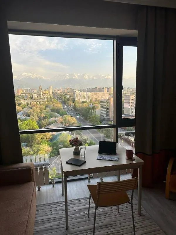 アパート Convenient Location, Wonderful View Of The Mountains And City! アルマトイ