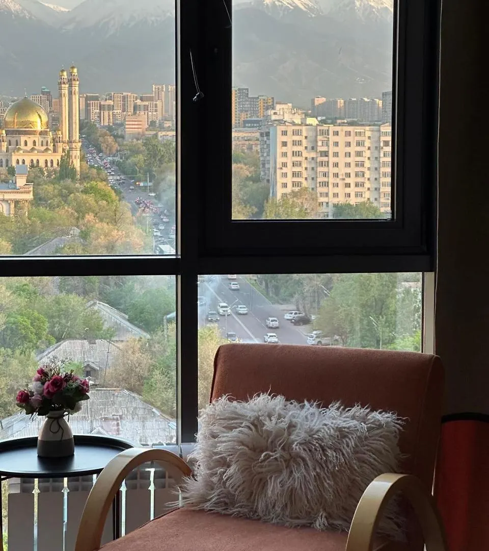 アパート Convenient Location, Wonderful View Of The Mountains And City! アルマトイ
